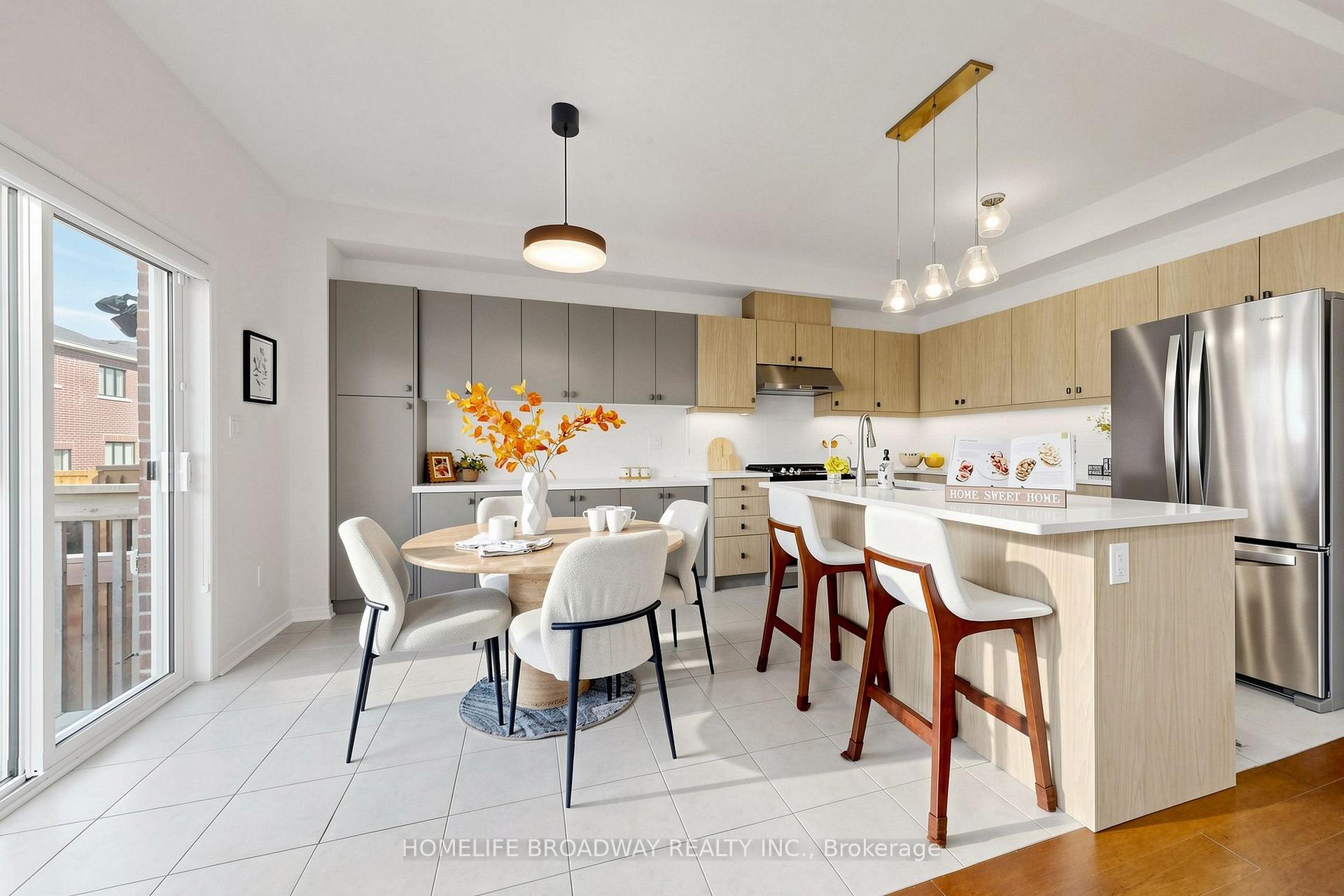 Photo 12 of 112 Ness Drive, Richmond Hill, Rural Richmond Hill — HOMEH