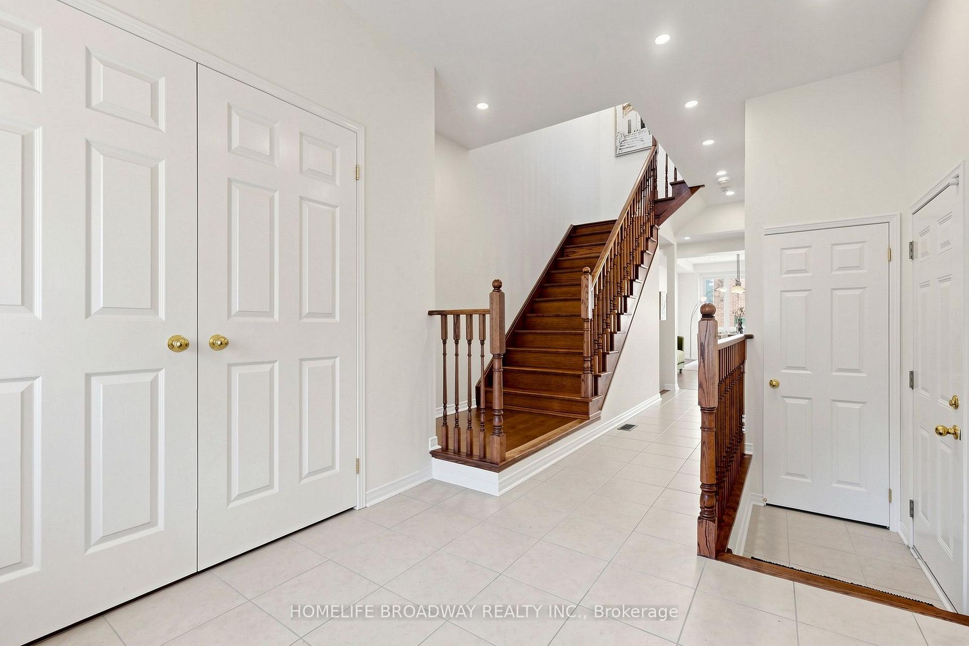 Photo 19 of 112 Ness Drive, Richmond Hill, Rural Richmond Hill — HOMEH