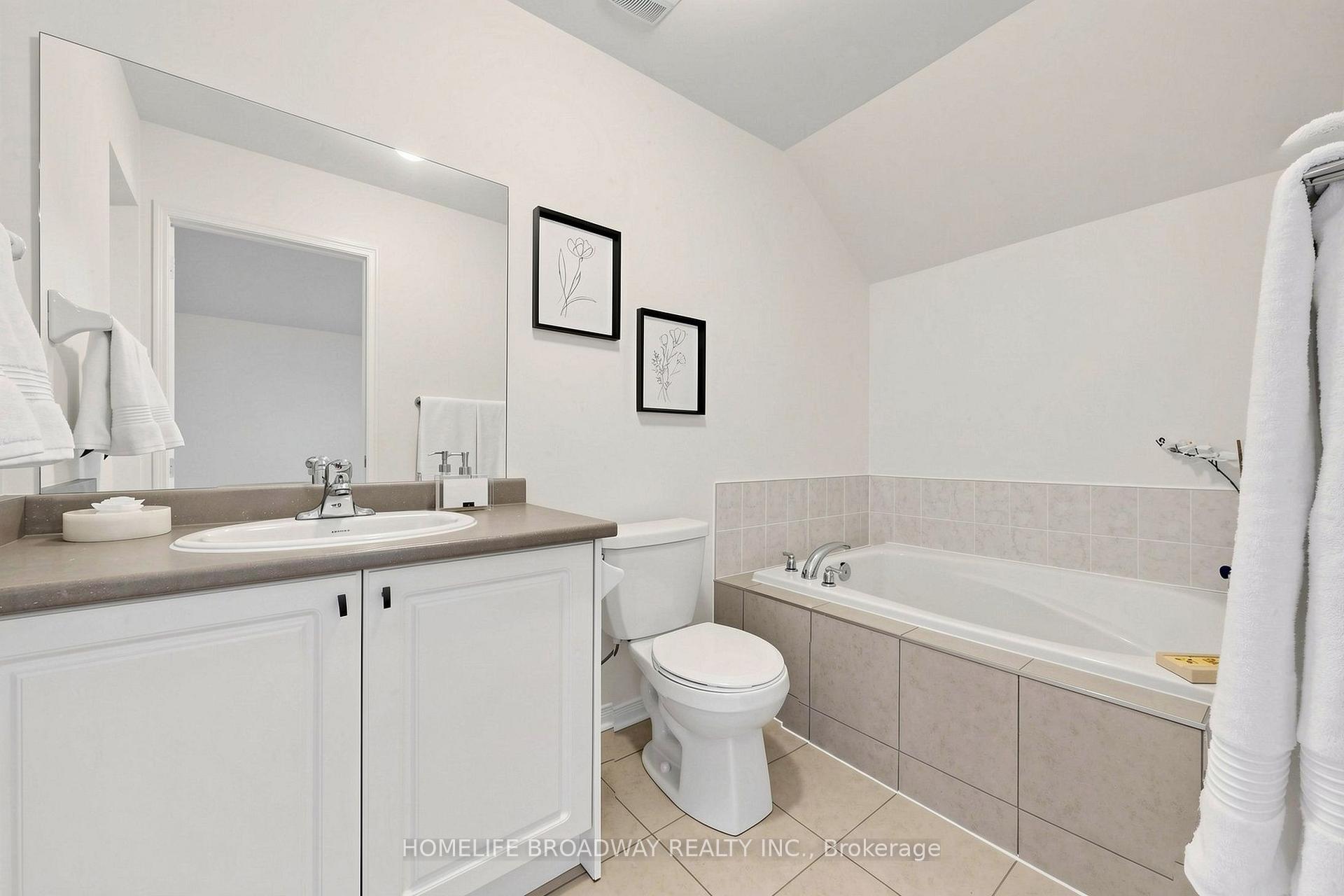 Photo 23 of 112 Ness Drive, Richmond Hill, Rural Richmond Hill — HOMEH