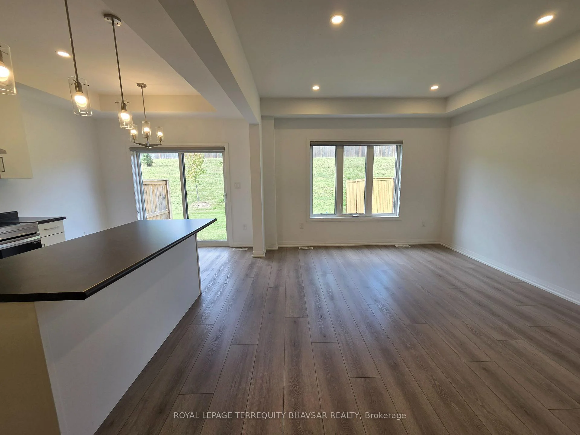 Photo 10 of Unit 8, 4552 Portage Road, Niagara Falls, Cherrywood — HOMEH
