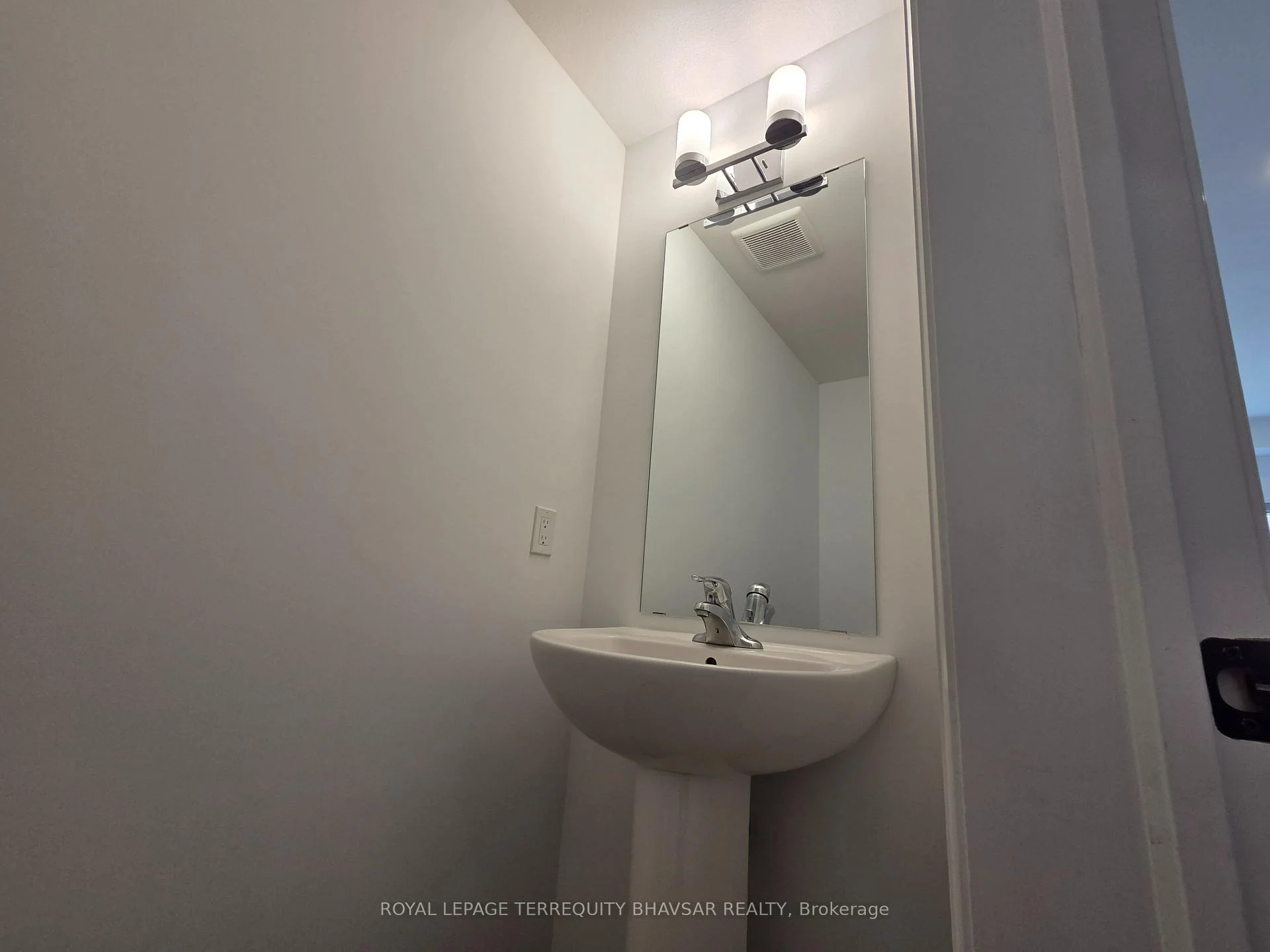 Photo 26 of Unit 8, 4552 Portage Road, Niagara Falls, Cherrywood — HOMEH