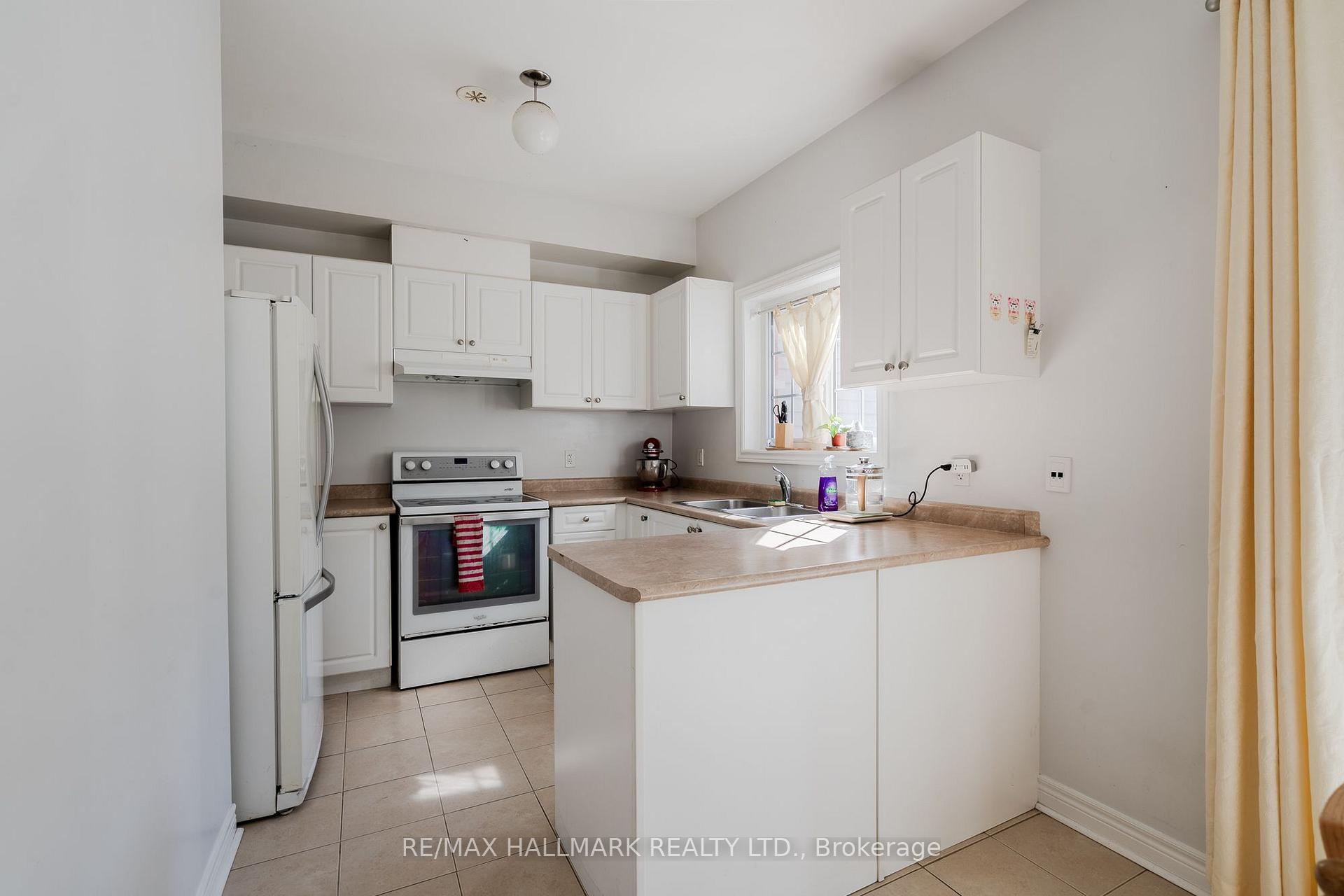 Photo 5 of 24 Carnahan Terrace, Toronto, East End-Danforth — HOMEH