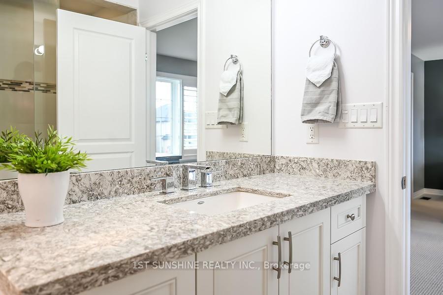 Photo 10 of 166 Irwin Avenue, Hamilton, Meadowlands — HOMEH