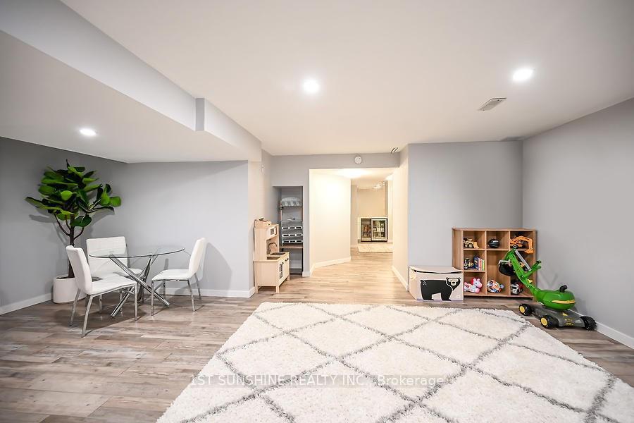 Photo 13 of 166 Irwin Avenue, Hamilton, Meadowlands — HOMEH