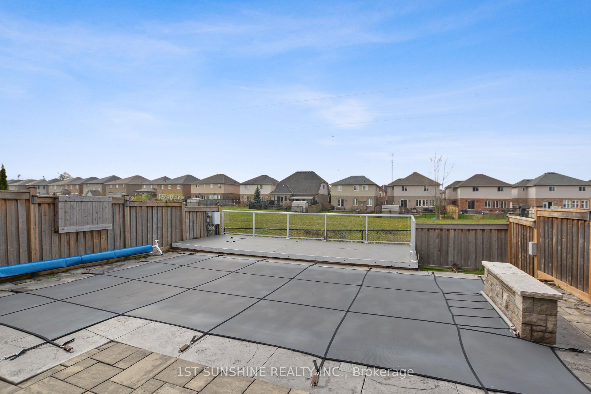 Photo 14 of 166 Irwin Avenue, Hamilton, Meadowlands — HOMEH