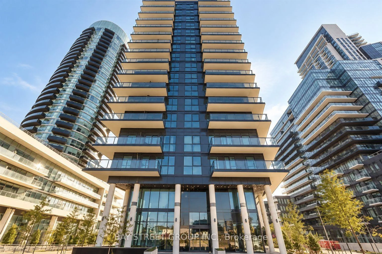 Photo 3 of Unit #407, 39 annie craig Drive, Etobicoke, Mimico — HOMEH
