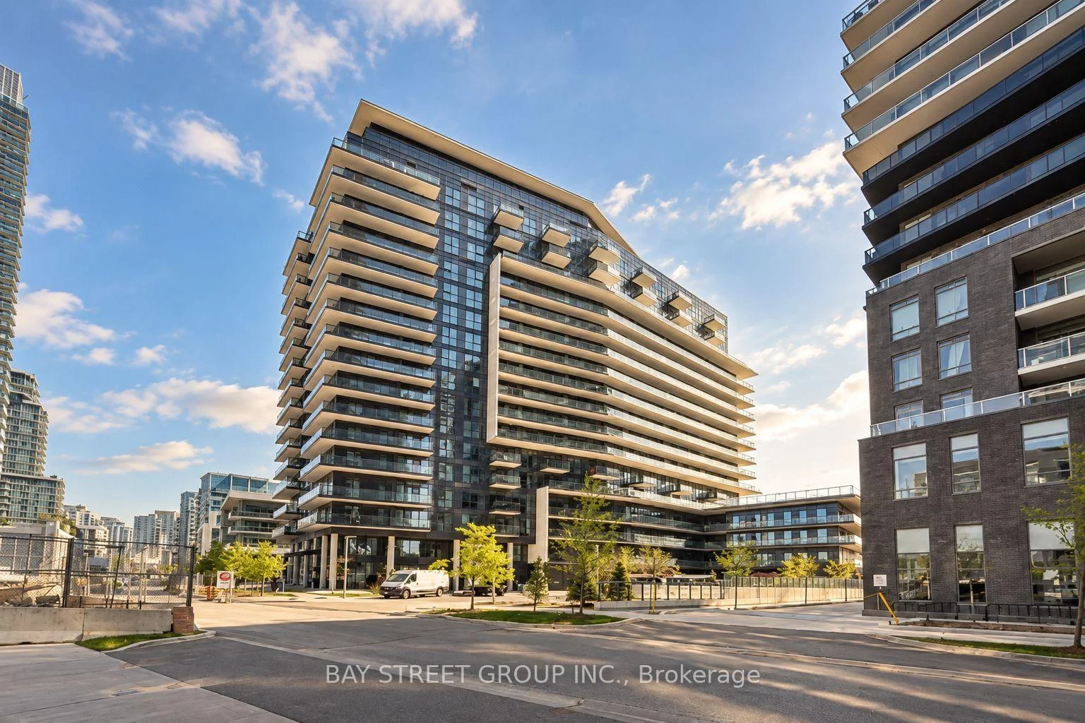 Photo 4 of Unit #407, 39 annie craig Drive, Etobicoke, Mimico — HOMEH