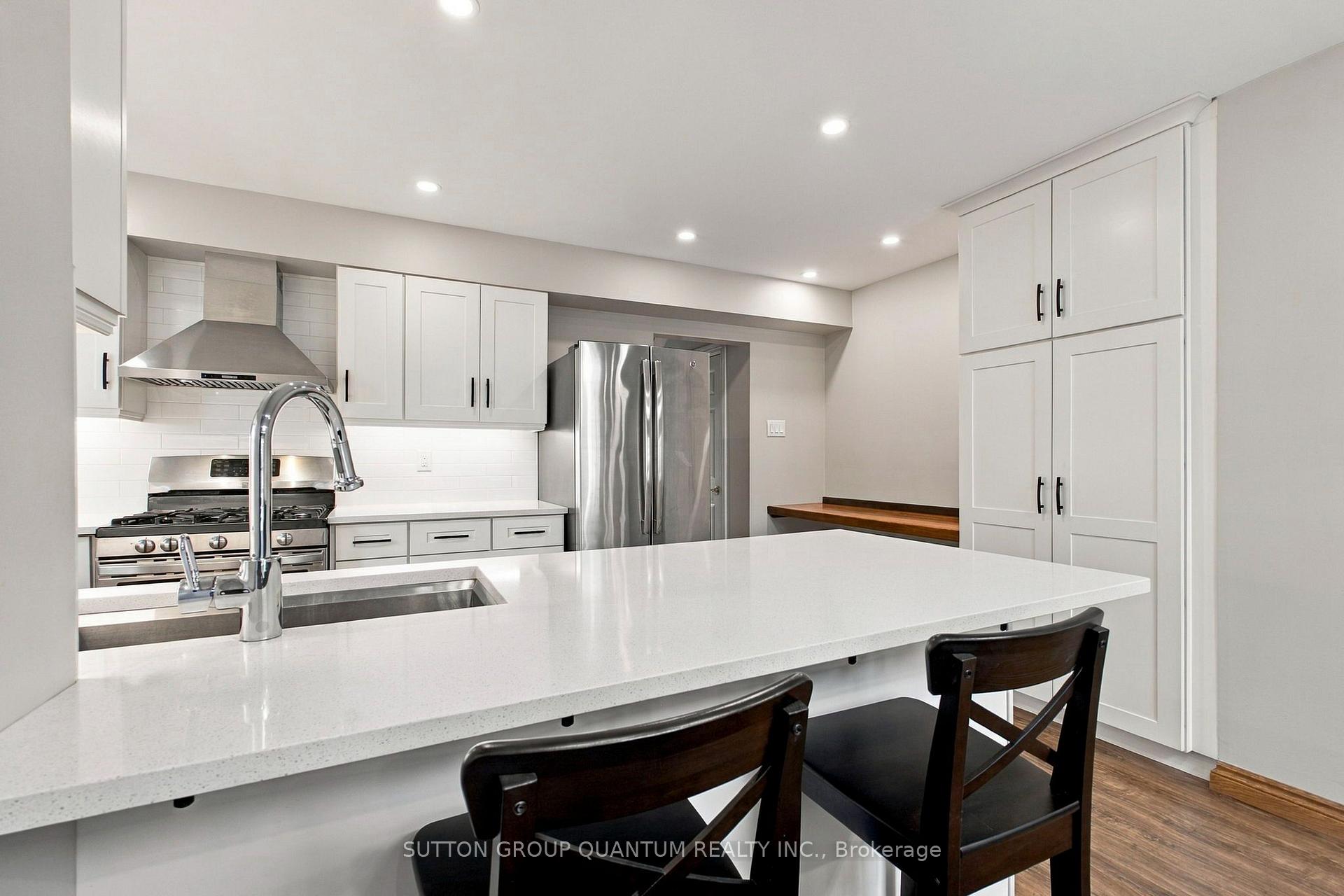 Photo 11 of 18 Albani Street, Etobicoke, Mimico — HOMEH