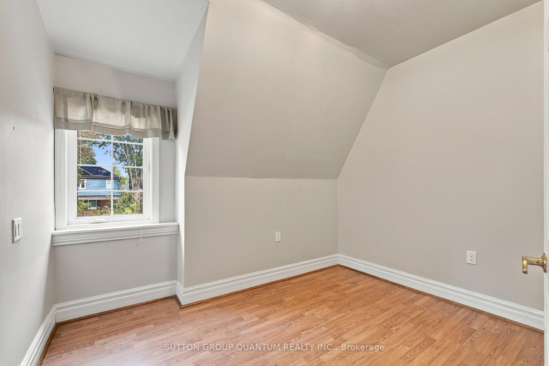 Photo 20 of 18 Albani Street, Etobicoke, Mimico — HOMEH