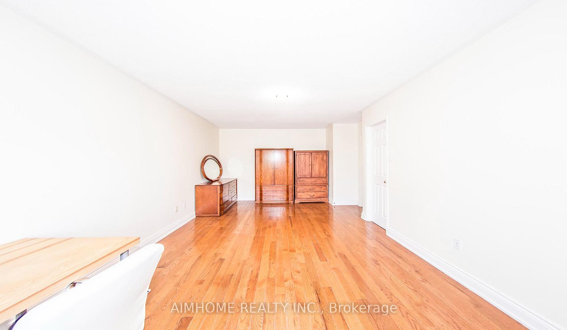 Photo 14 of 1122 Glen Valley Road, Oakville, West Oak Trails — HOMEH