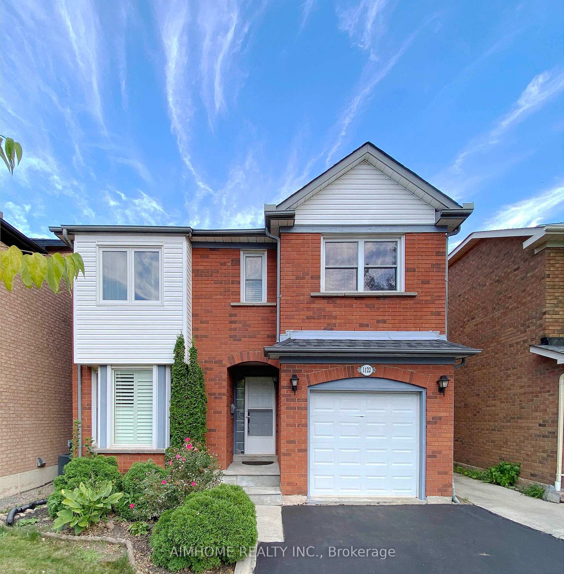 Photo 3 of 1122 Glen Valley Road, Oakville, West Oak Trails — HOMEH