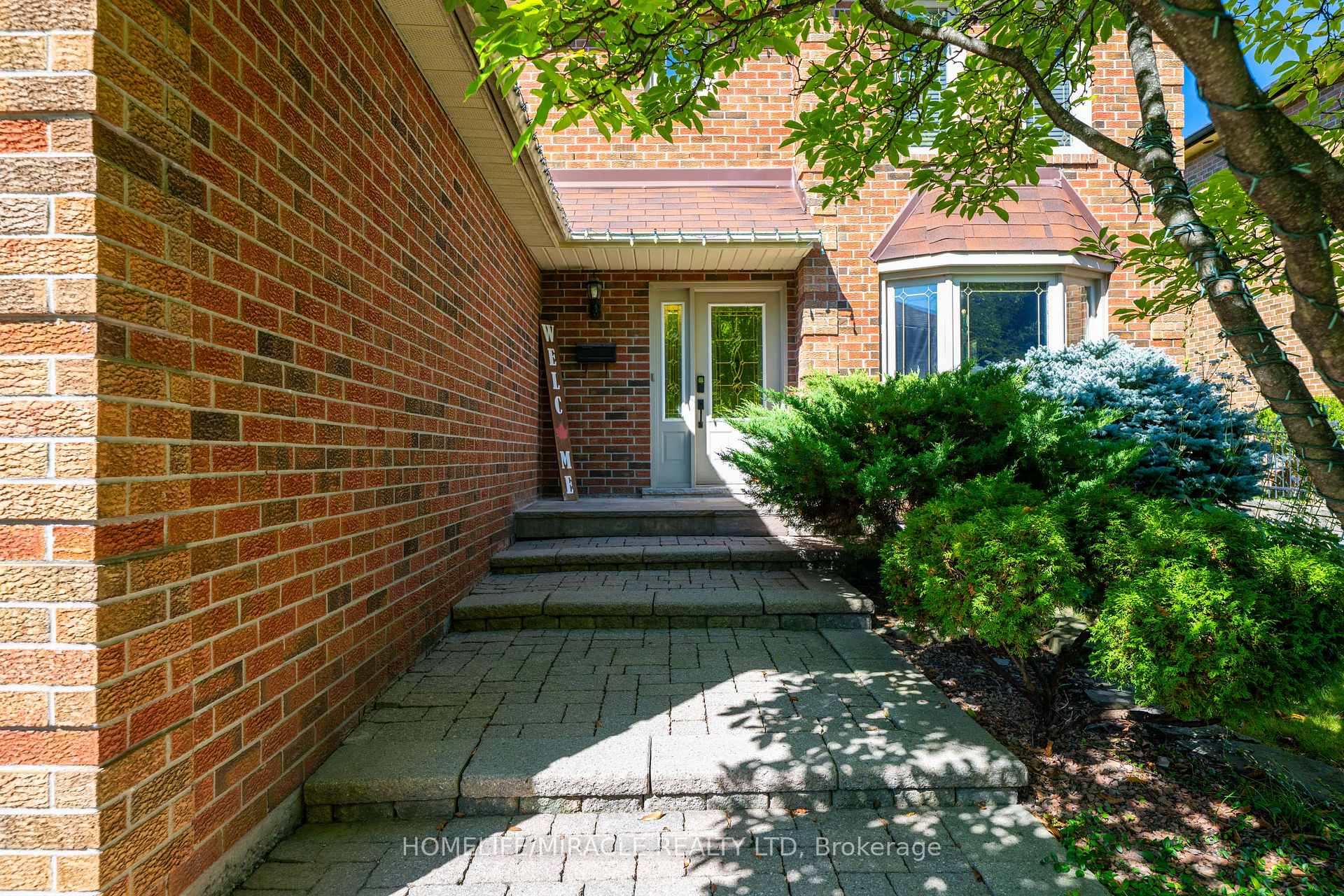 Photo 4 of 9 Iris Crescent, Brampton, Snelgrove — HOMEH