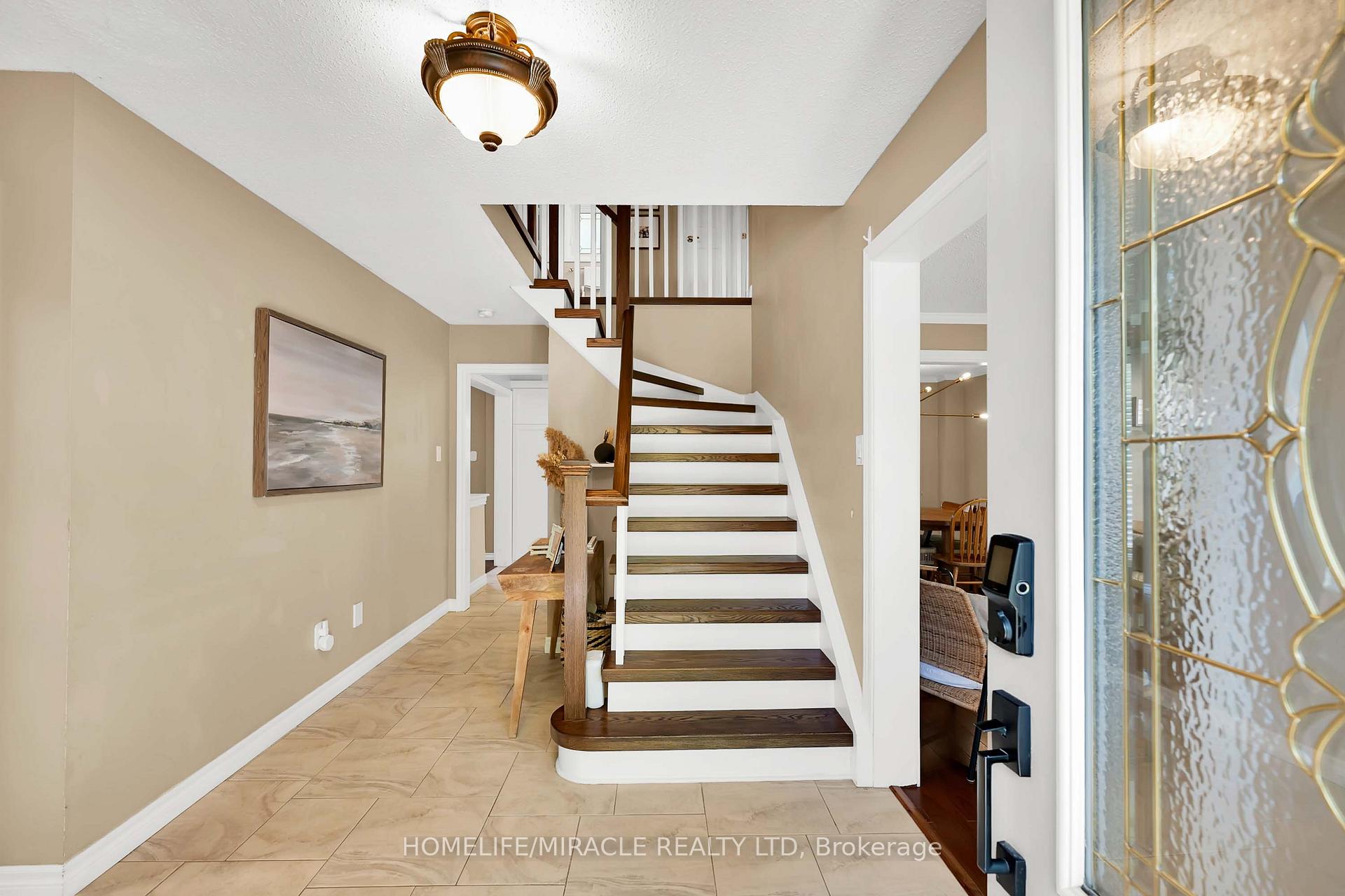 Photo 6 of 9 Iris Crescent, Brampton, Snelgrove — HOMEH