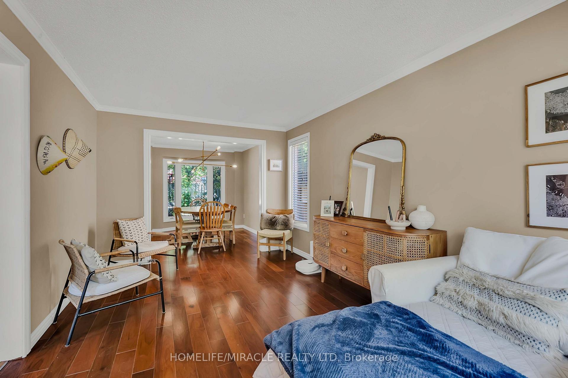 Photo 8 of 9 Iris Crescent, Brampton, Snelgrove — HOMEH