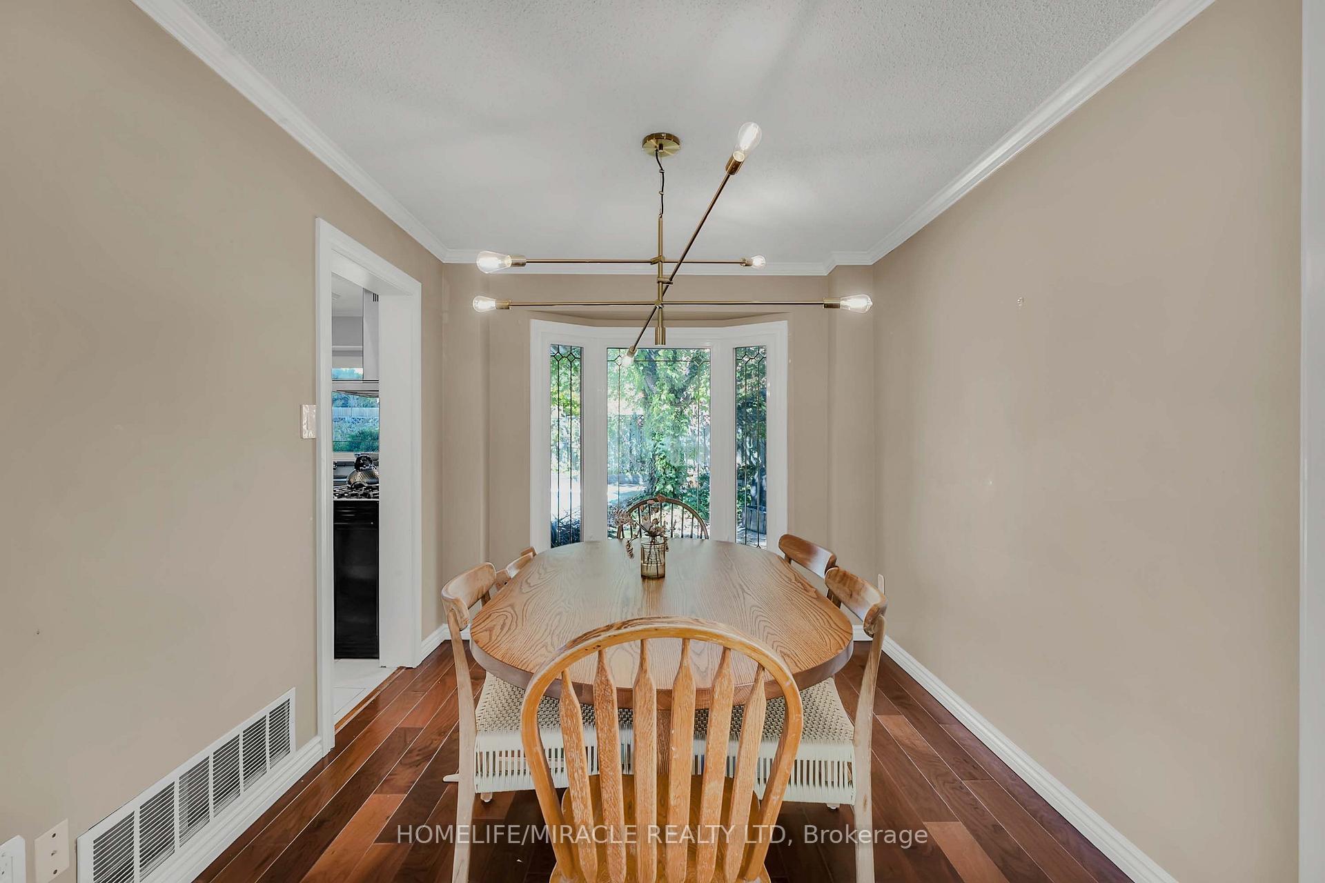 Photo 9 of 9 Iris Crescent, Brampton, Snelgrove — HOMEH