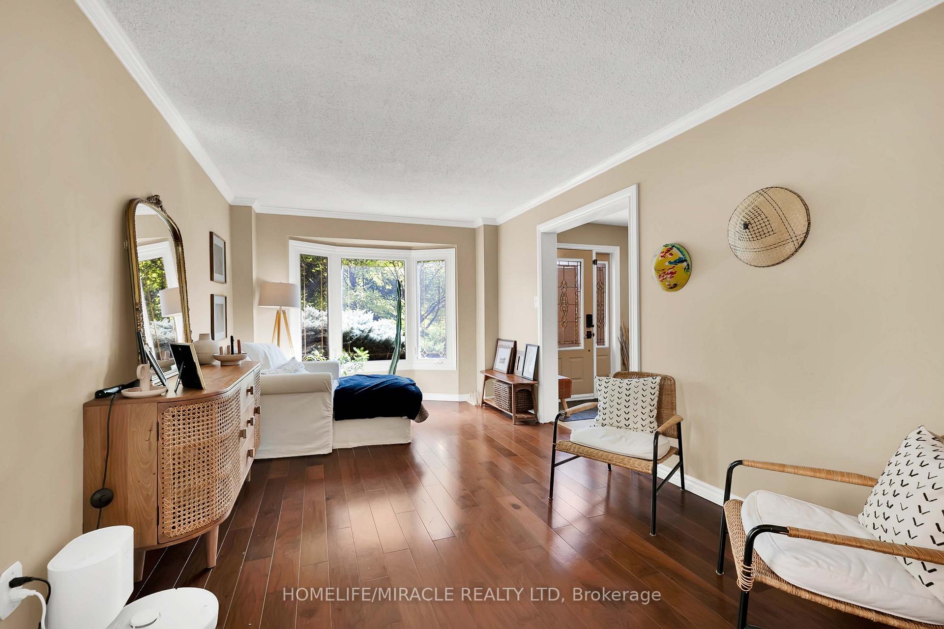 Photo 10 of 9 Iris Crescent, Brampton, Snelgrove — HOMEH