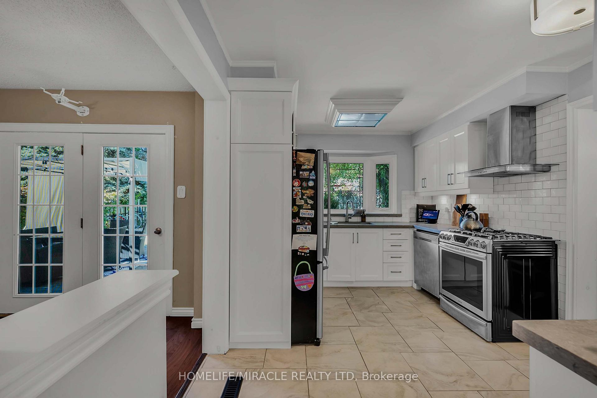 Photo 11 of 9 Iris Crescent, Brampton, Snelgrove — HOMEH