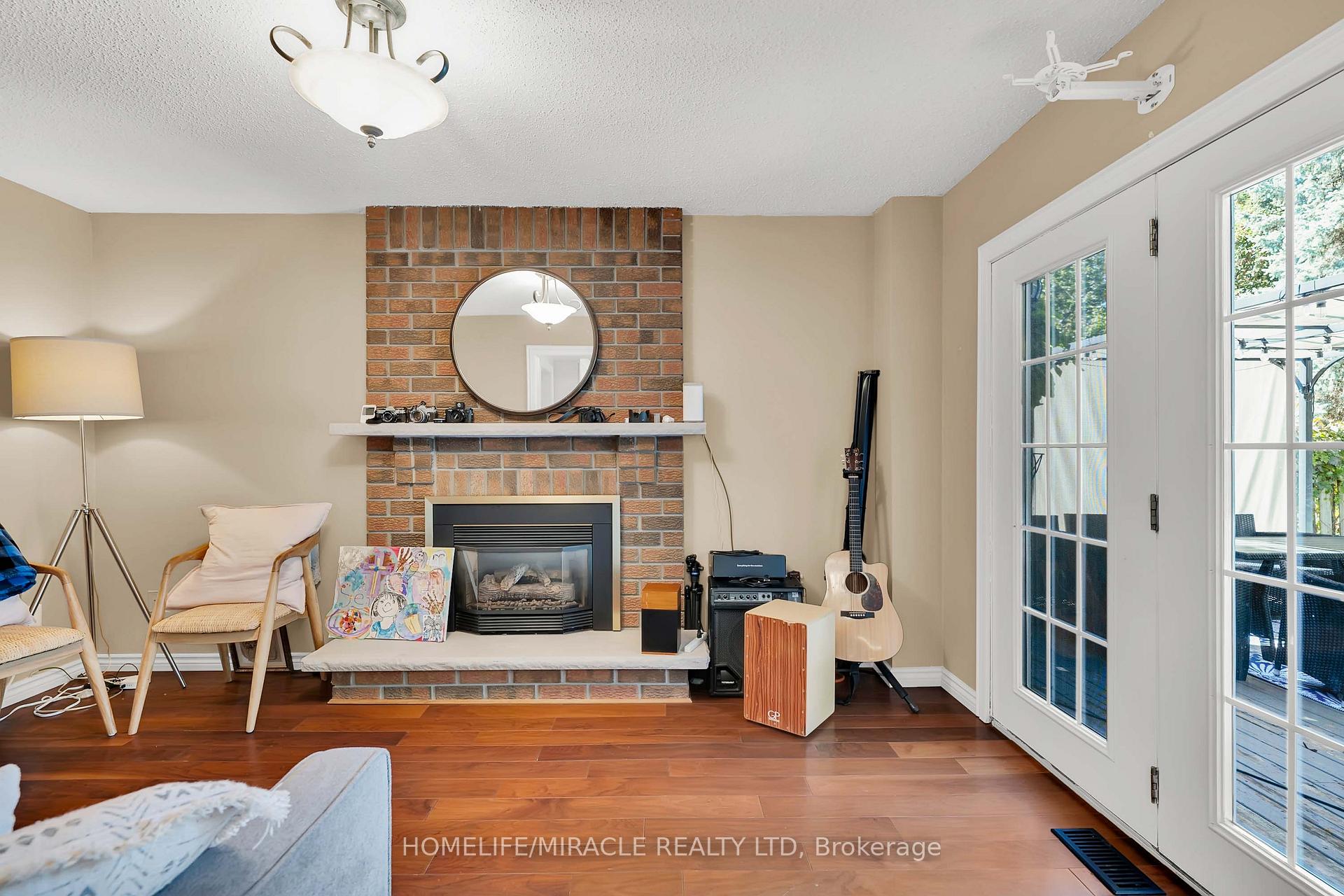 Photo 15 of 9 Iris Crescent, Brampton, Snelgrove — HOMEH