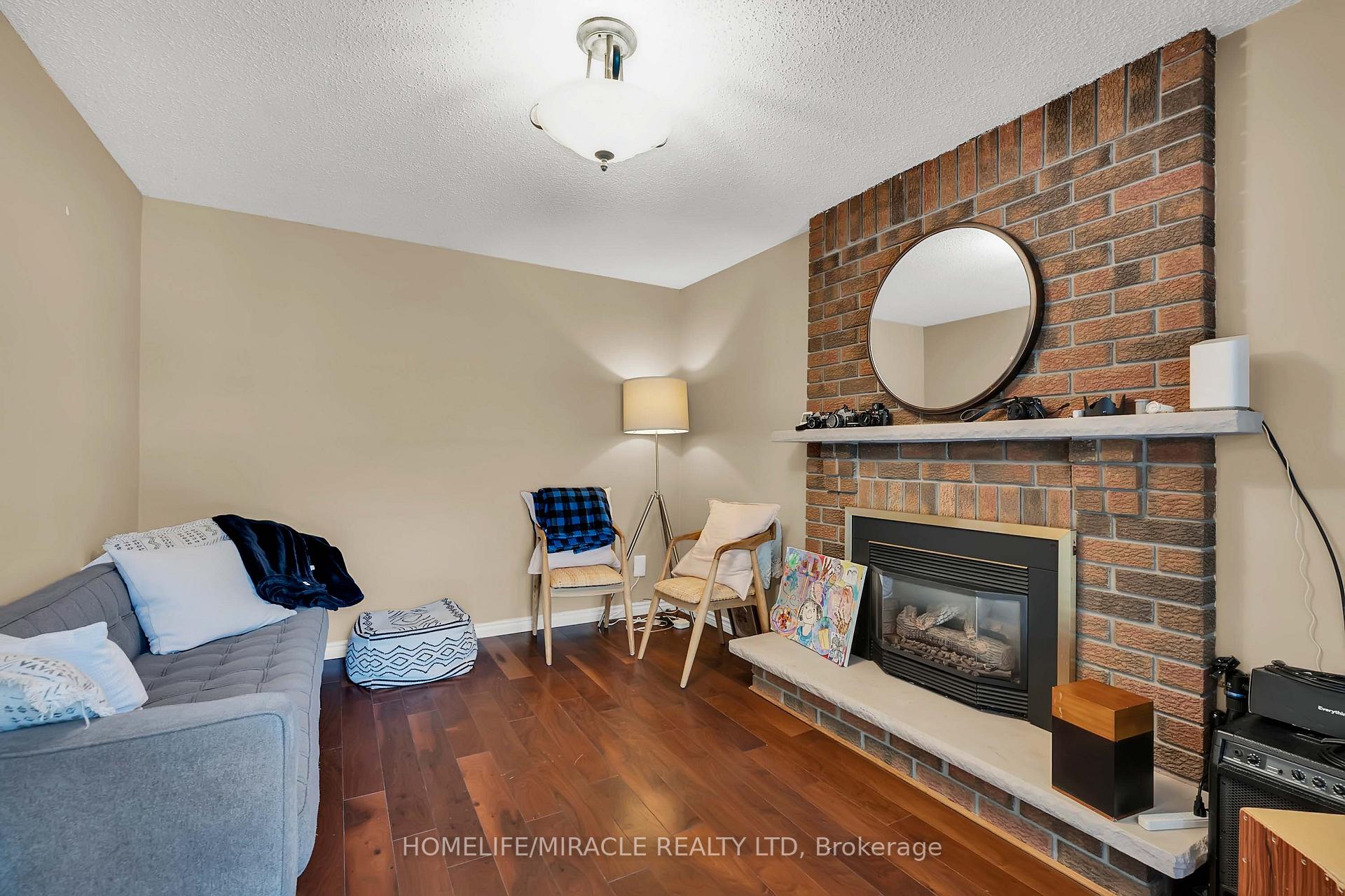 Photo 16 of 9 Iris Crescent, Brampton, Snelgrove — HOMEH