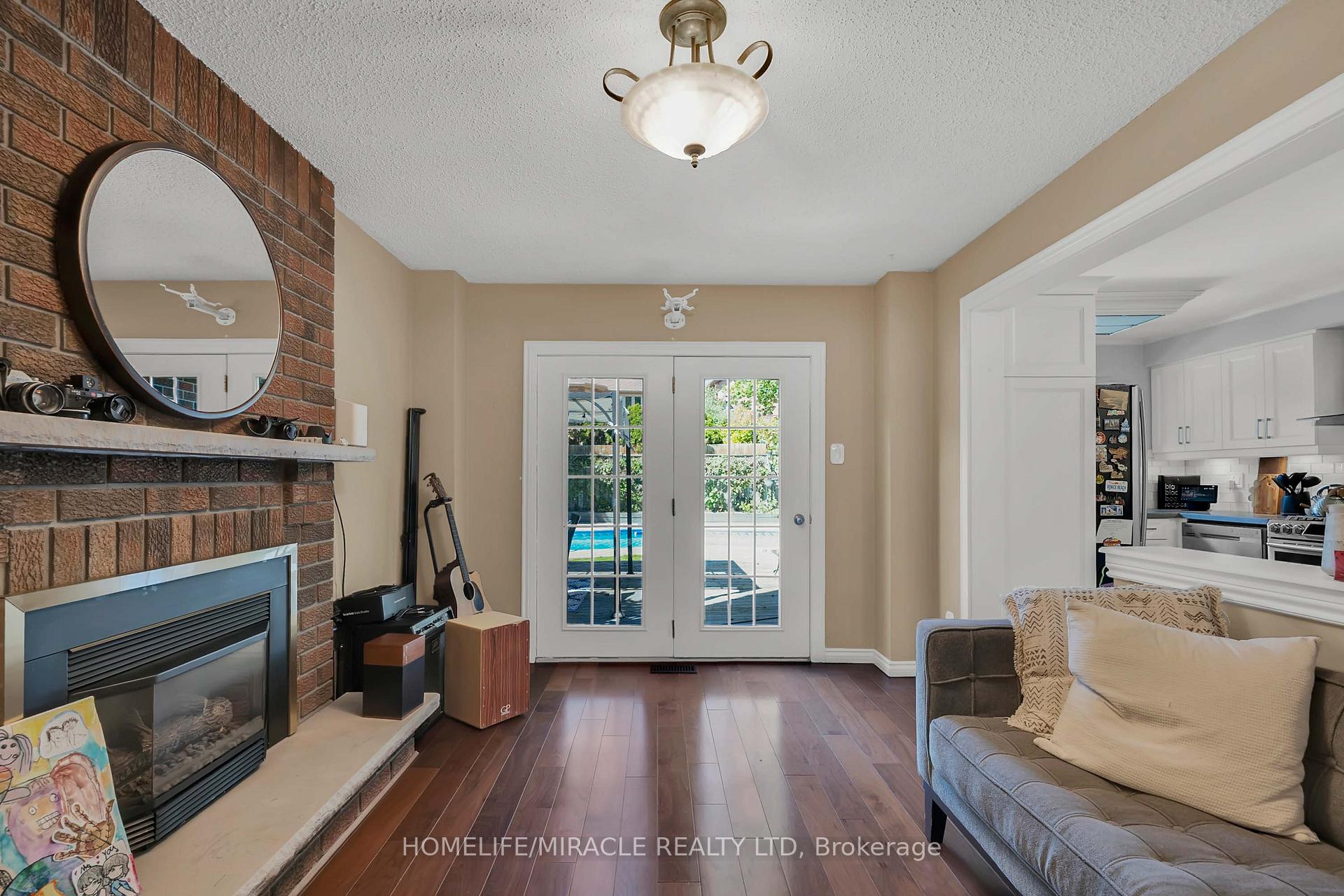 Photo 17 of 9 Iris Crescent, Brampton, Snelgrove — HOMEH