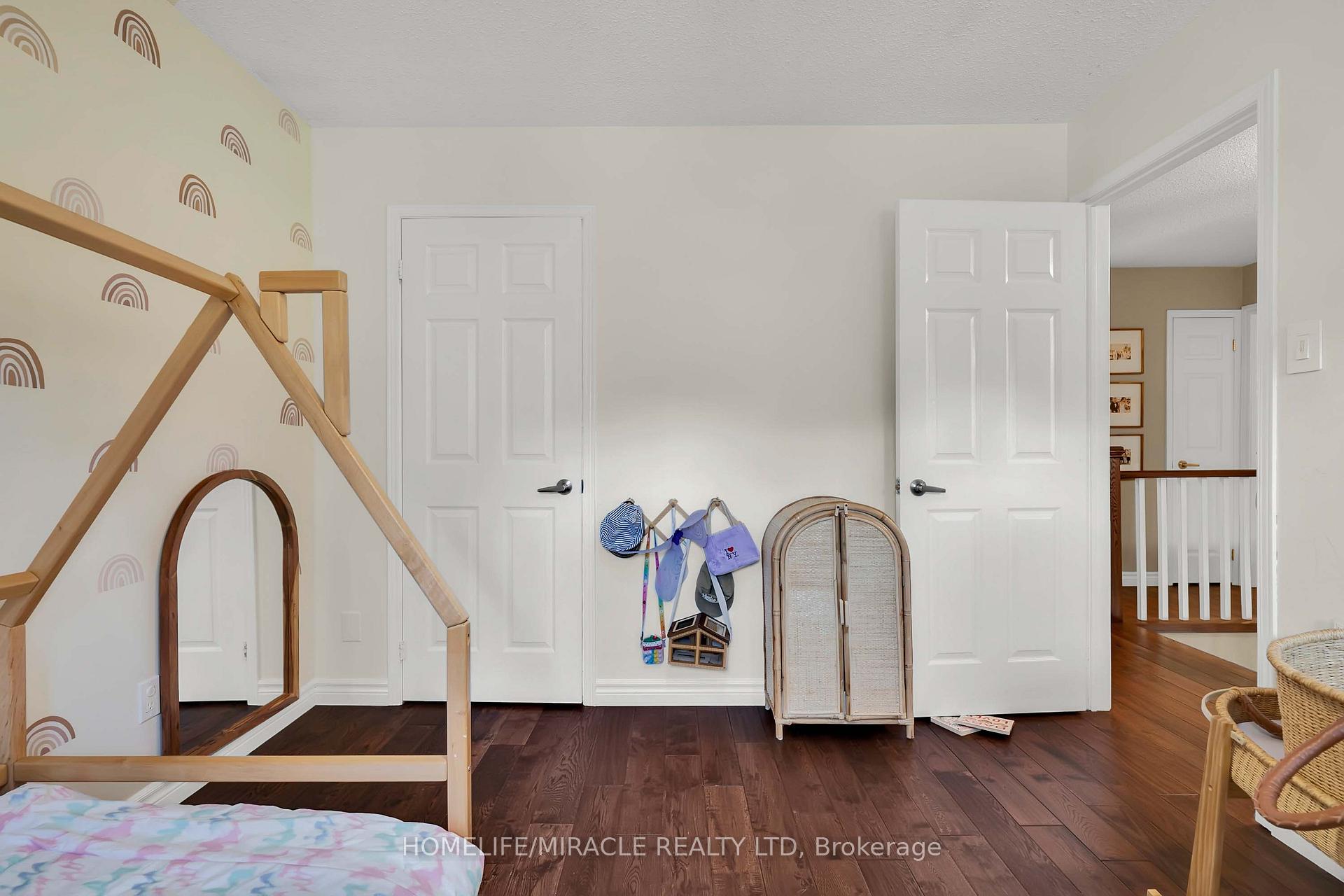 Photo 25 of 9 Iris Crescent, Brampton, Snelgrove — HOMEH