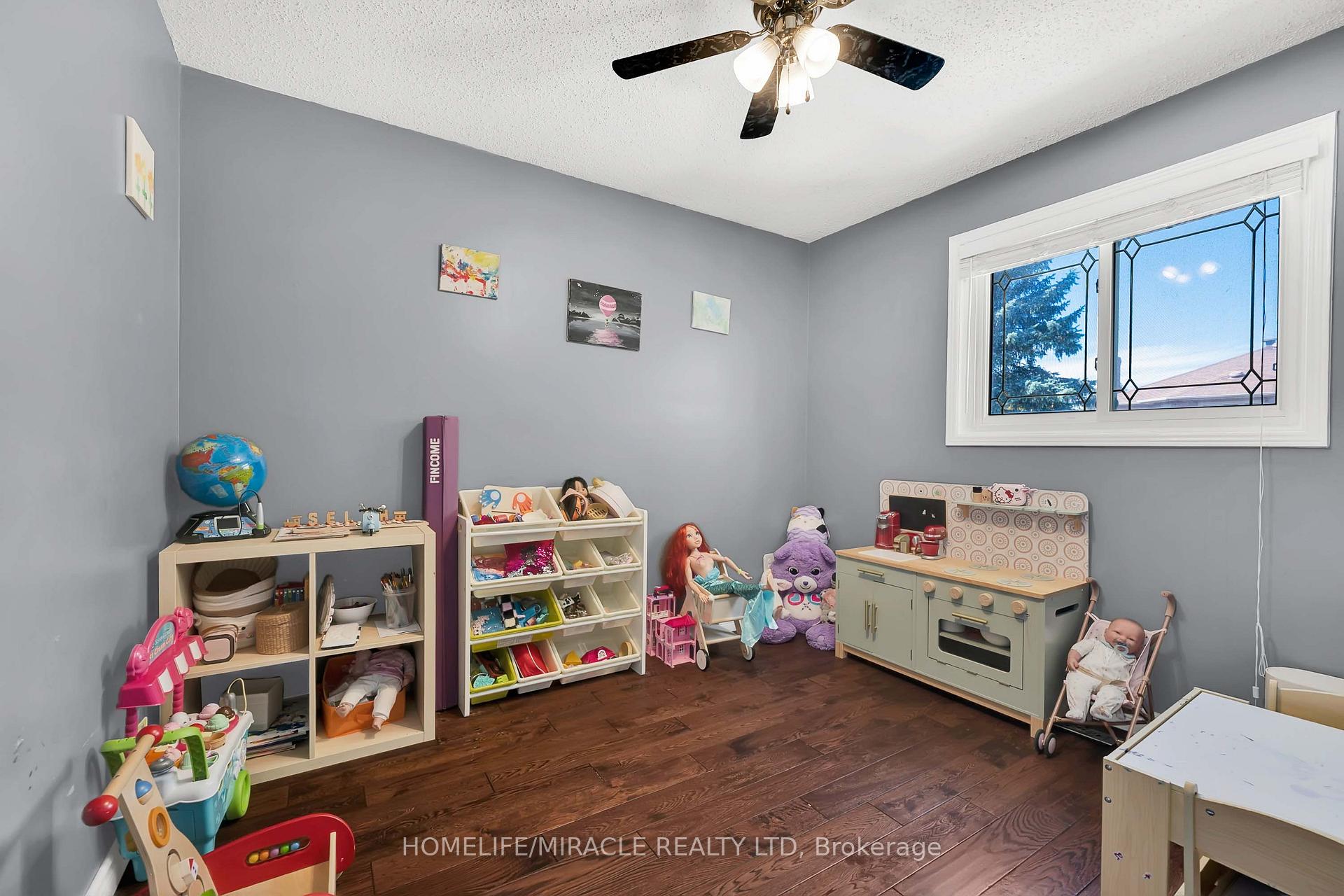 Photo 26 of 9 Iris Crescent, Brampton, Snelgrove — HOMEH