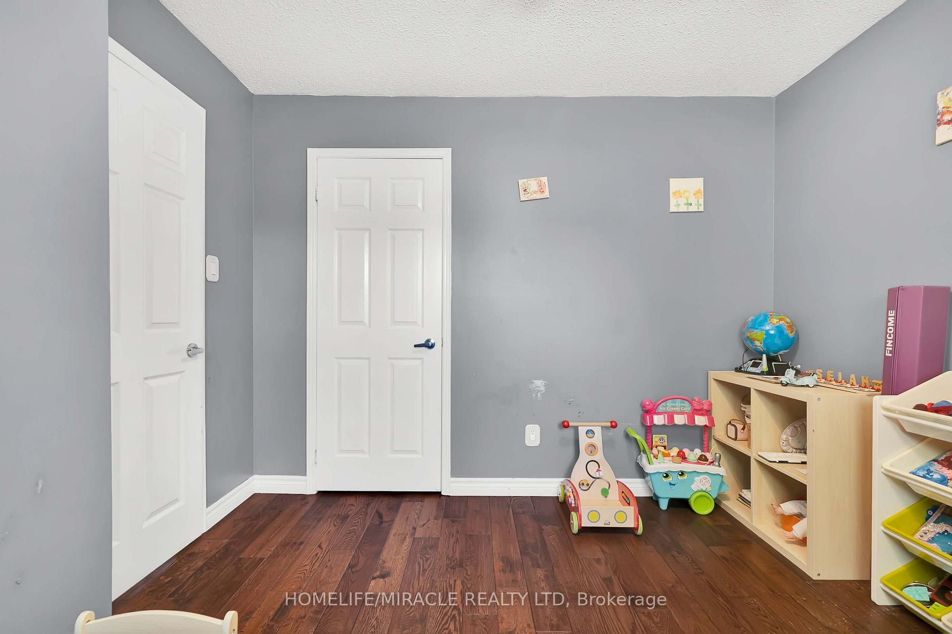 Photo 27 of 9 Iris Crescent, Brampton, Snelgrove — HOMEH