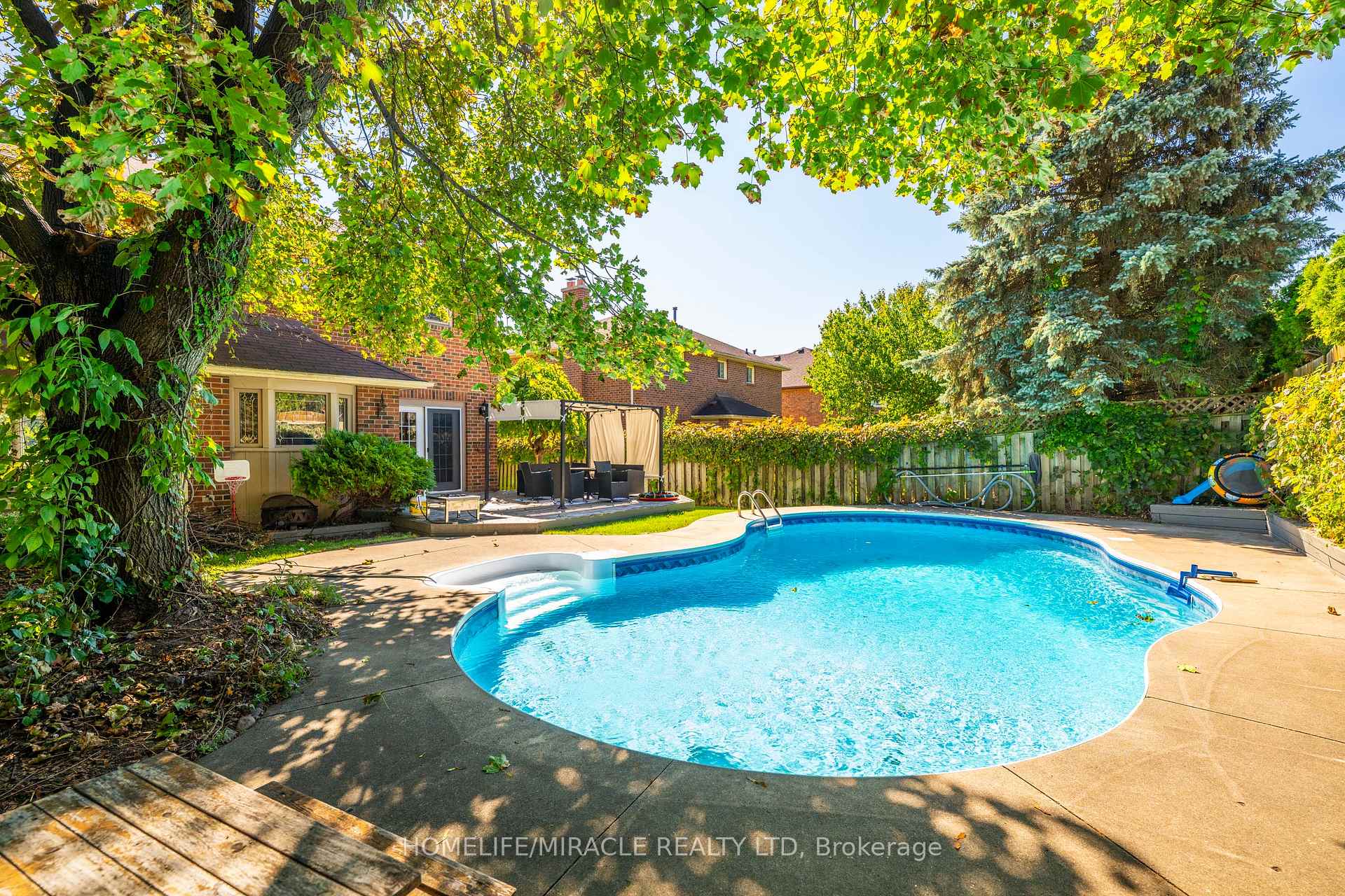 Photo 41 of 9 Iris Crescent, Brampton, Snelgrove — HOMEH