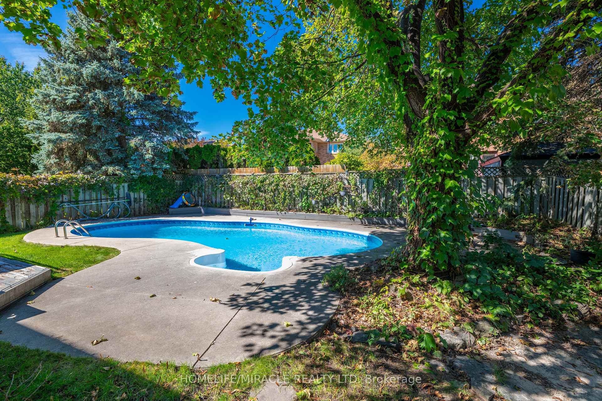 Photo 42 of 9 Iris Crescent, Brampton, Snelgrove — HOMEH