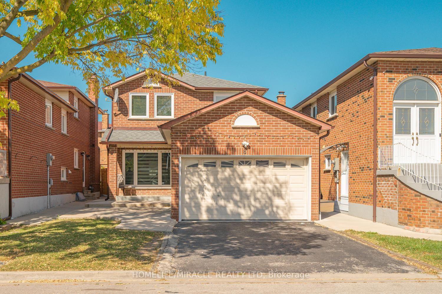 Photo 2 of 8 Loire Court, Etobicoke, West Humber-Clairville — HOMEH