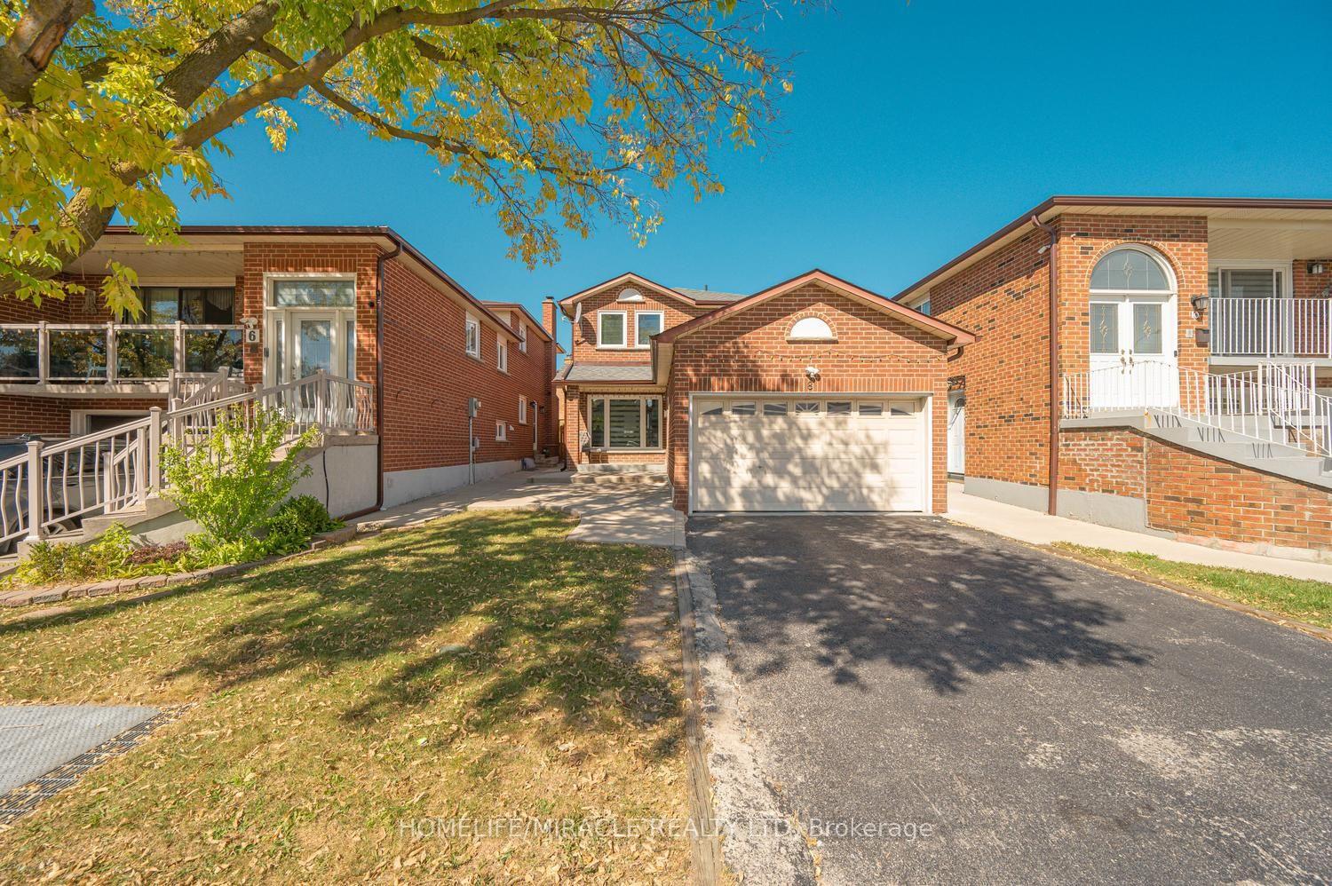 Photo 3 of 8 Loire Court, Etobicoke, West Humber-Clairville — HOMEH