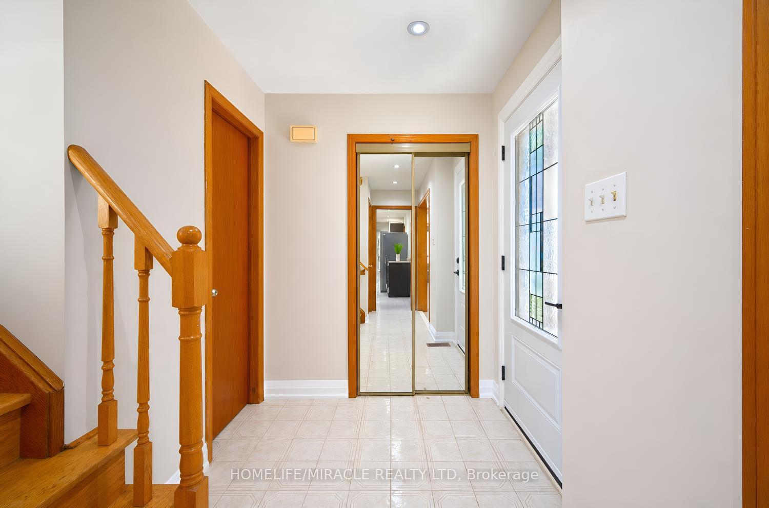 Photo 5 of 8 Loire Court, Etobicoke, West Humber-Clairville — HOMEH