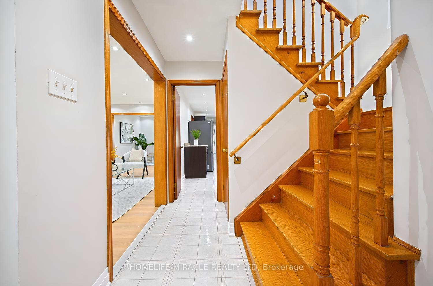 Photo 6 of 8 Loire Court, Etobicoke, West Humber-Clairville — HOMEH