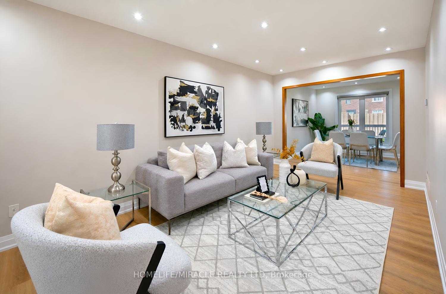 Photo 7 of 8 Loire Court, Etobicoke, West Humber-Clairville — HOMEH