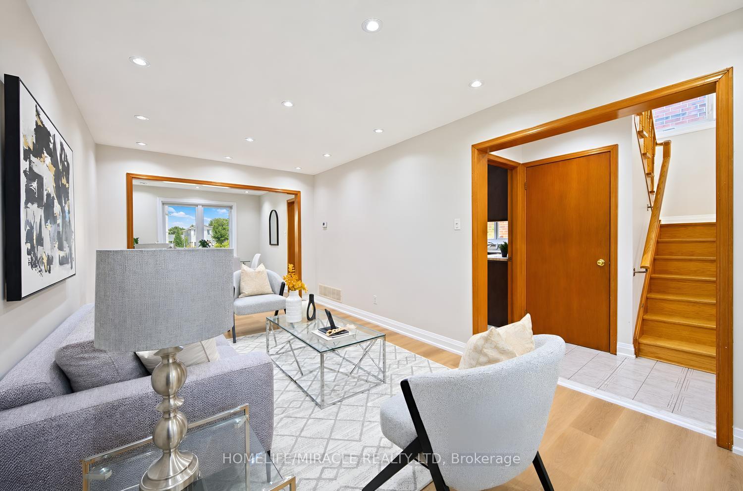 Photo 9 of 8 Loire Court, Etobicoke, West Humber-Clairville — HOMEH