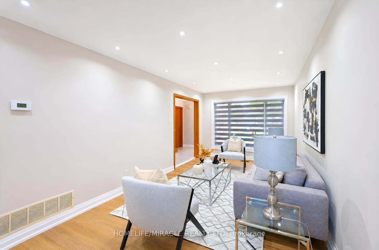 Photo 10 of 8 Loire Court, Etobicoke, West Humber-Clairville — HOMEH