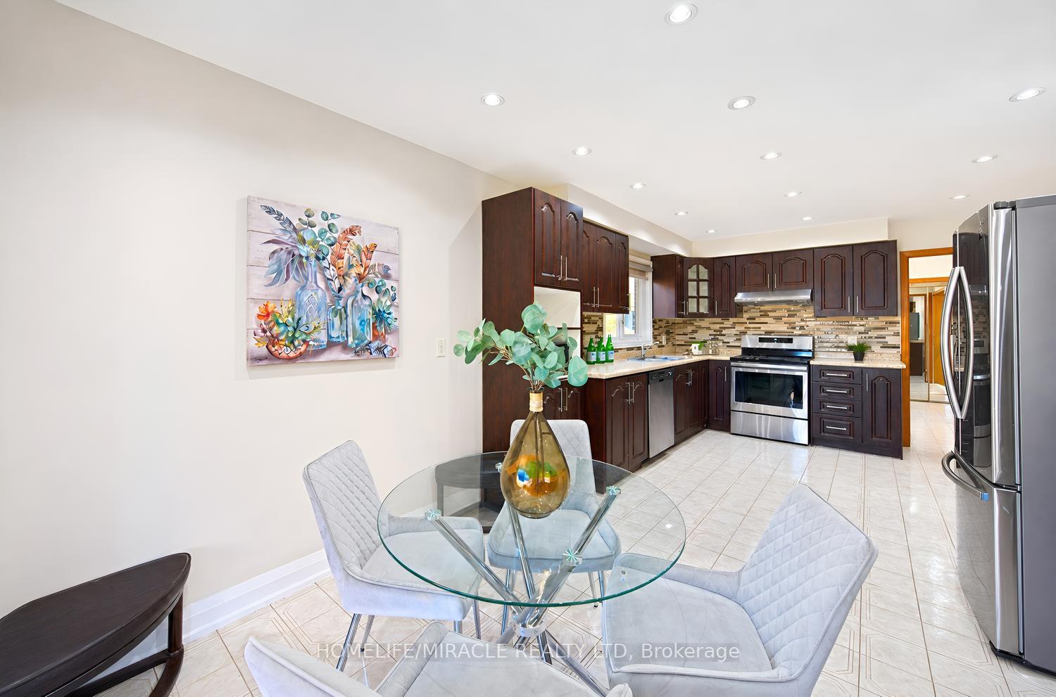 Photo 13 of 8 Loire Court, Etobicoke, West Humber-Clairville — HOMEH