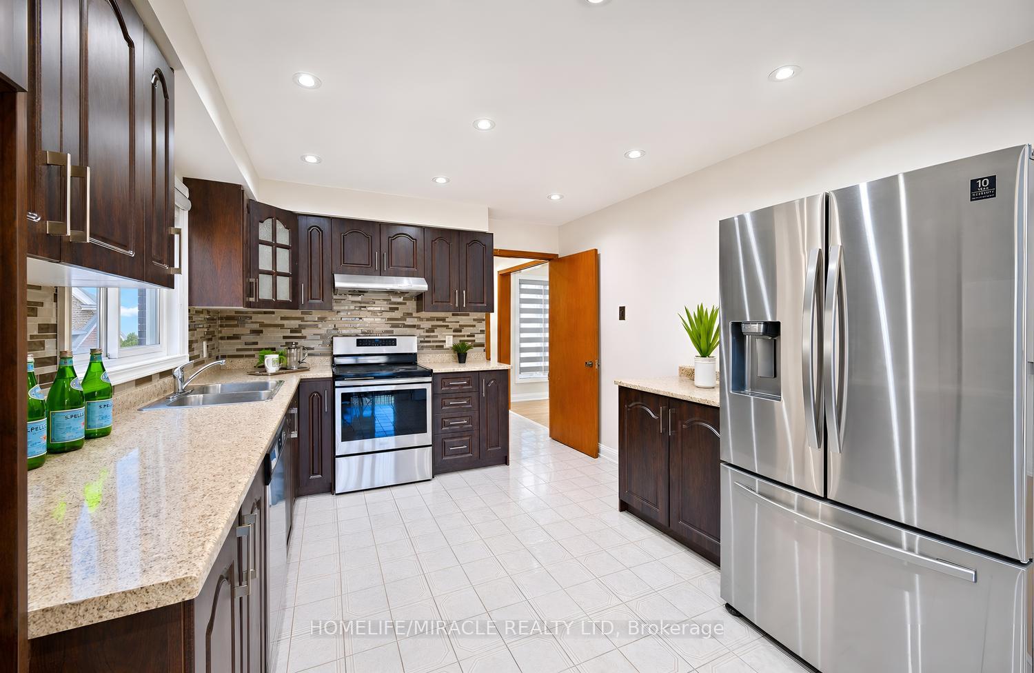 Photo 17 of 8 Loire Court, Etobicoke, West Humber-Clairville — HOMEH