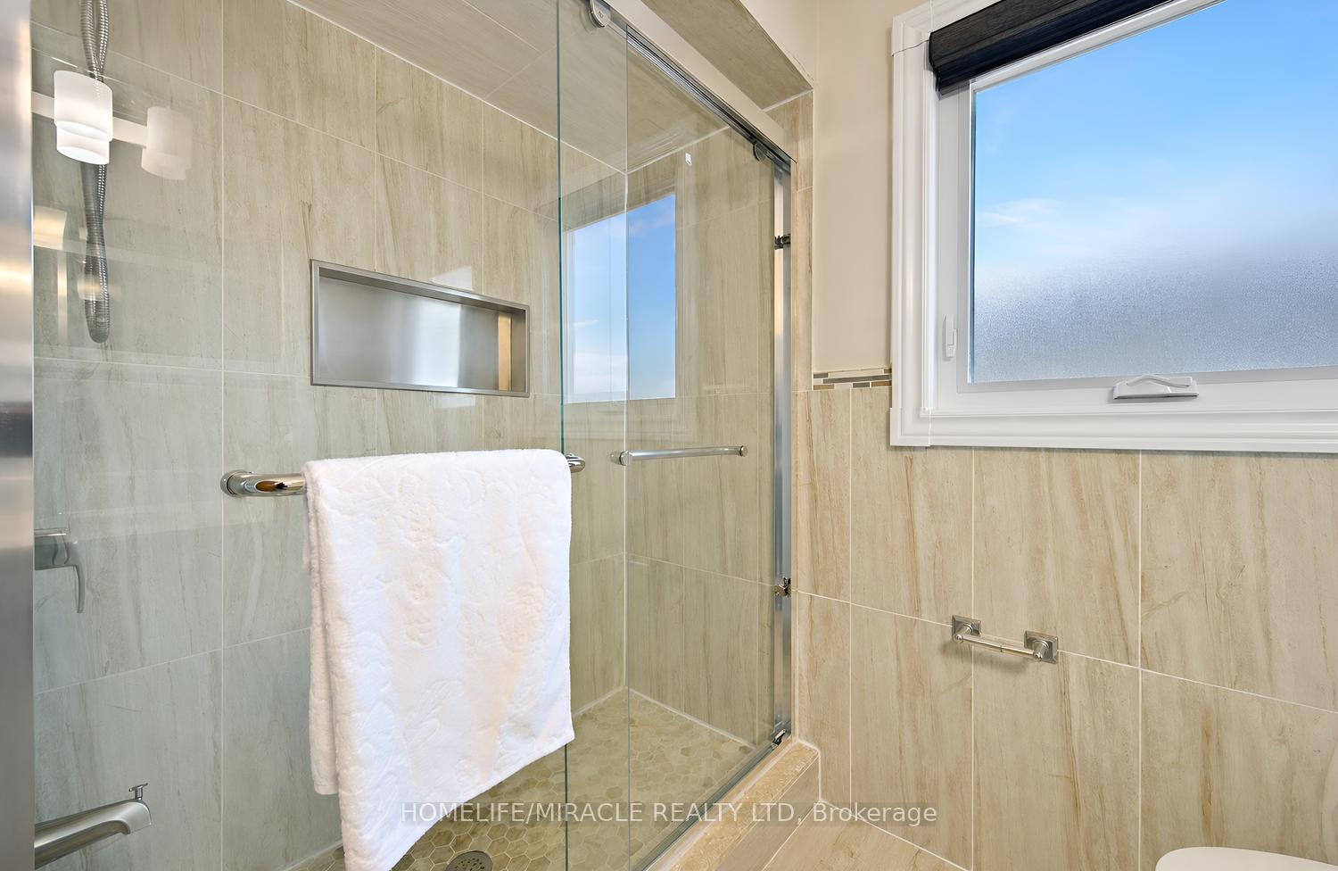 Photo 37 of 8 Loire Court, Etobicoke, West Humber-Clairville — HOMEH