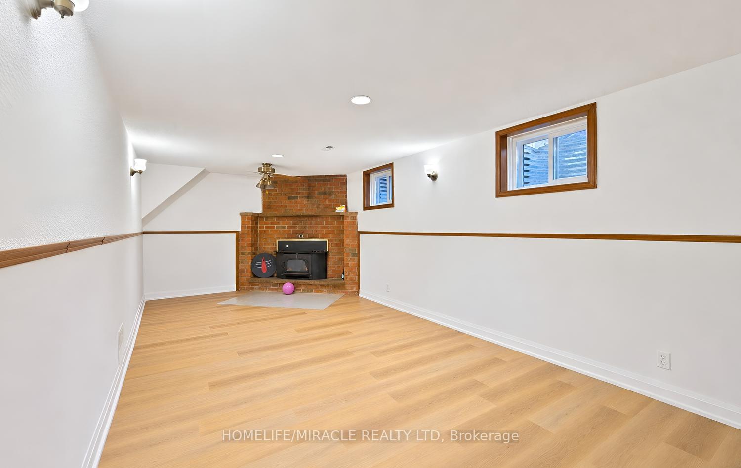 Photo 40 of 8 Loire Court, Etobicoke, West Humber-Clairville — HOMEH