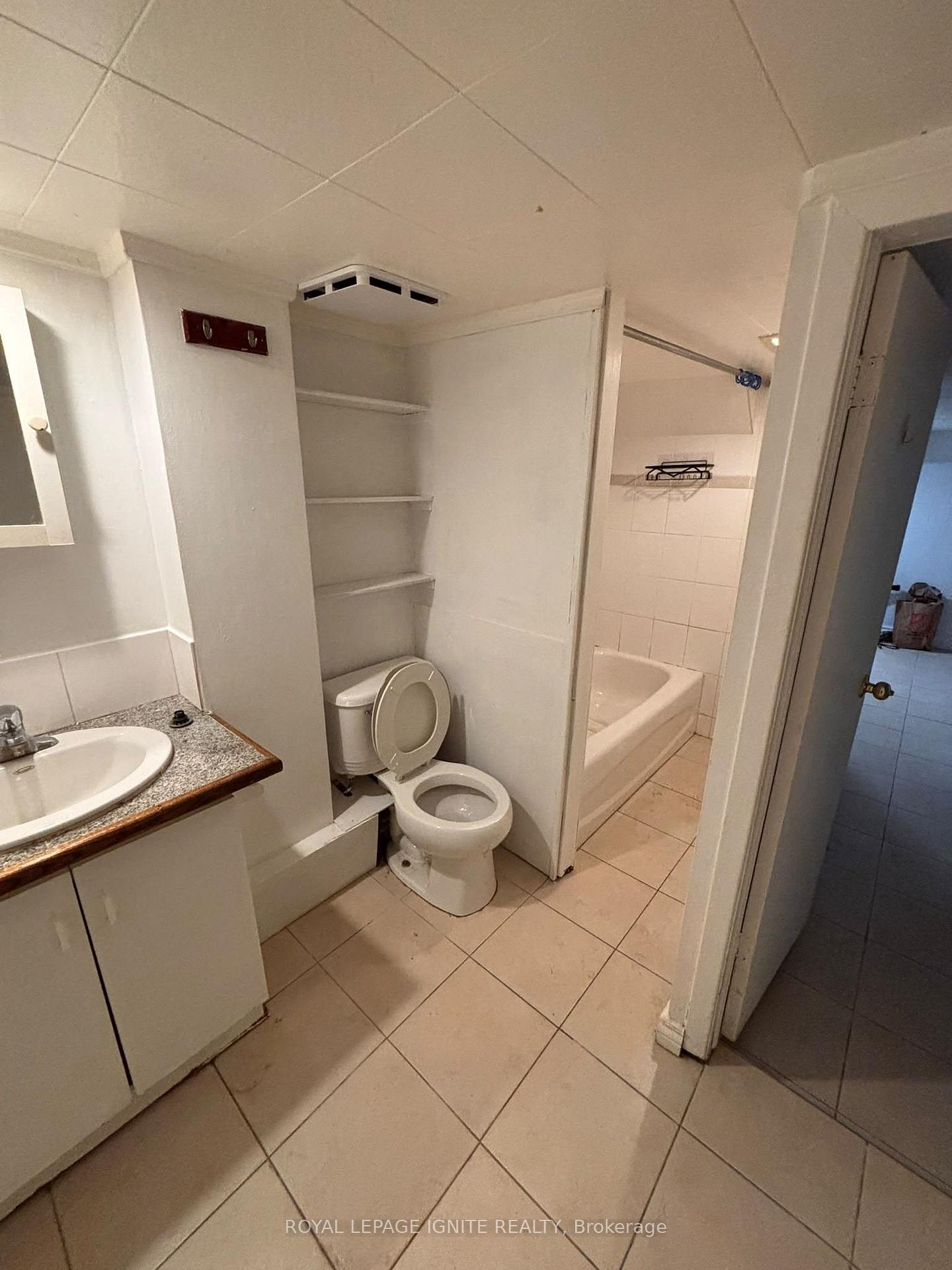 Photo 10 of Unit 3, 178 Park Road N, Oshawa, McLaughlin — HOMEH