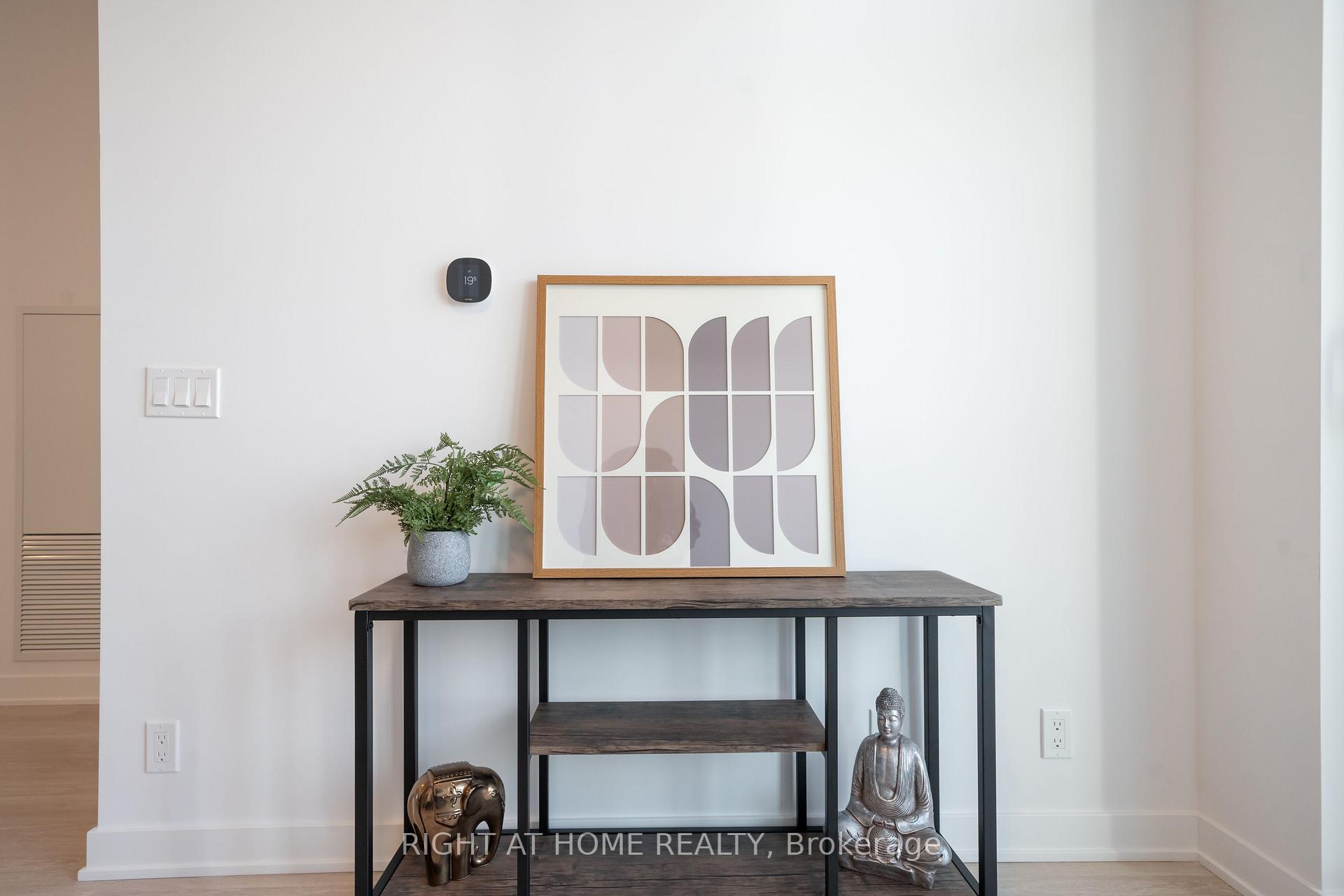 Photo 3 of Unit 2406, 50 Upper Mall Way, Vaughan, Brownridge — HOMEH