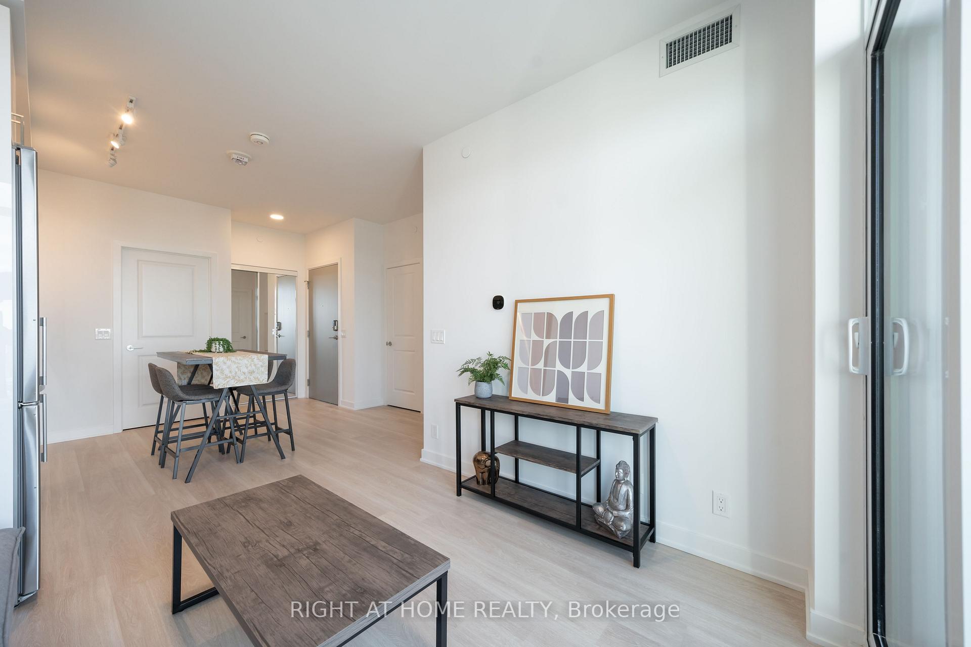 Photo 5 of Unit 2406, 50 Upper Mall Way, Vaughan, Brownridge — HOMEH