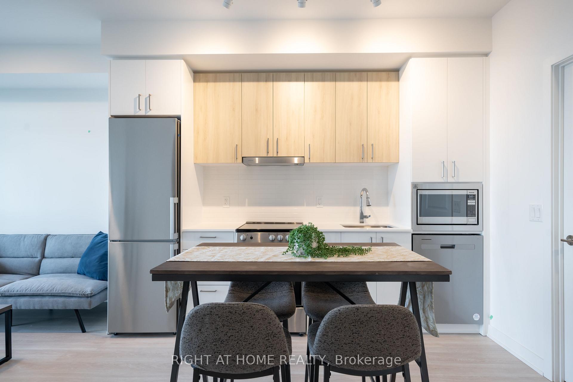 Photo 9 of Unit 2406, 50 Upper Mall Way, Vaughan, Brownridge — HOMEH
