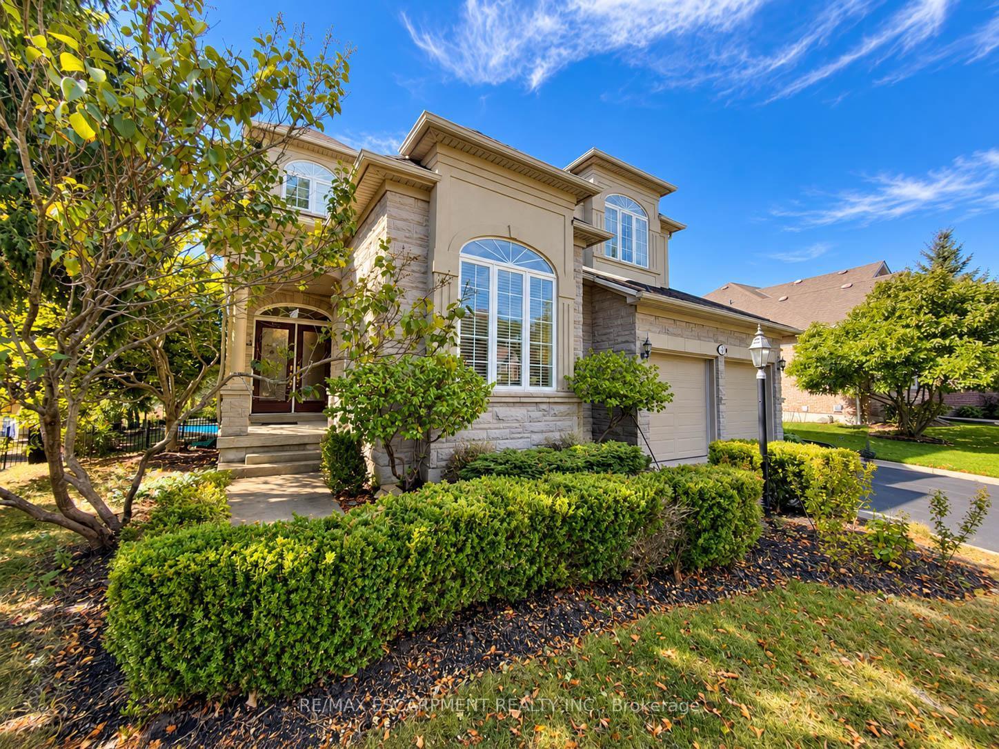 Photo 2 of 74 Davidson Boulevard, Hamilton, Dundas — HOMEH