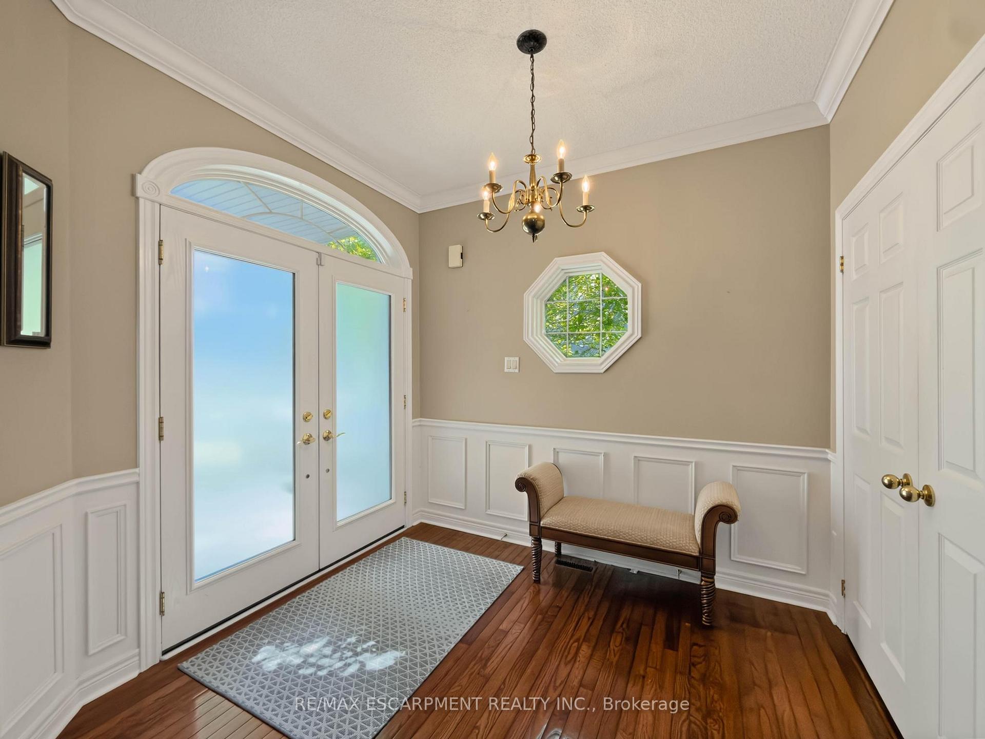 Photo 4 of 74 Davidson Boulevard, Hamilton, Dundas — HOMEH