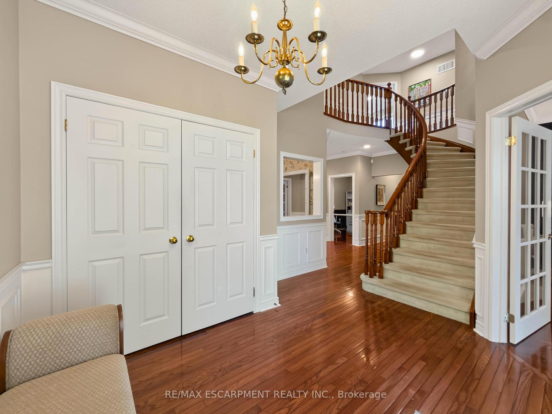 Photo 5 of 74 Davidson Boulevard, Hamilton, Dundas — HOMEH