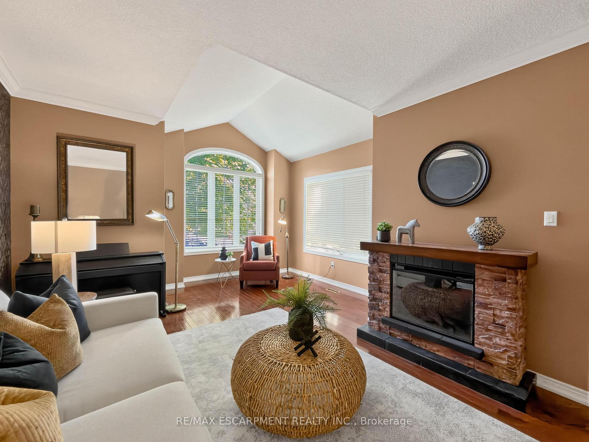 Photo 7 of 74 Davidson Boulevard, Hamilton, Dundas — HOMEH