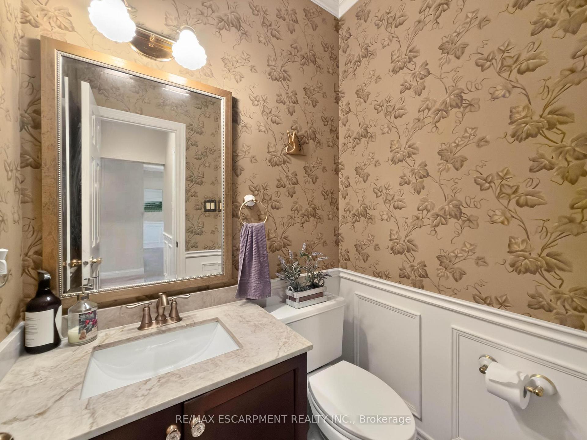 Photo 9 of 74 Davidson Boulevard, Hamilton, Dundas — HOMEH