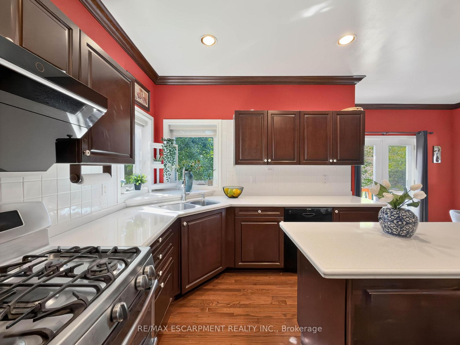 Photo 16 of 74 Davidson Boulevard, Hamilton, Dundas — HOMEH